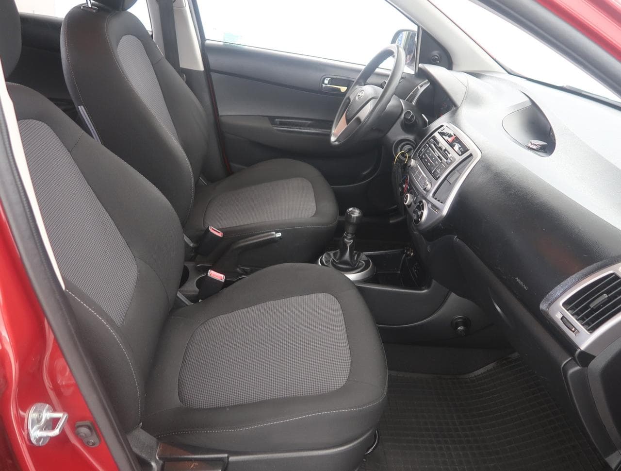 2012 Hyundai i20 - 16