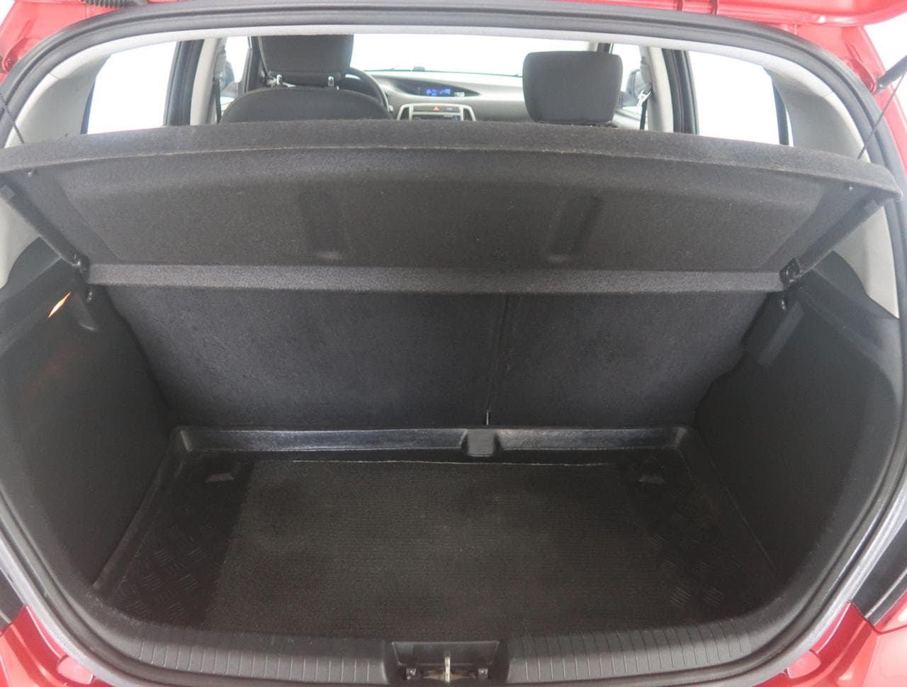 2012 Hyundai i20 - 32
