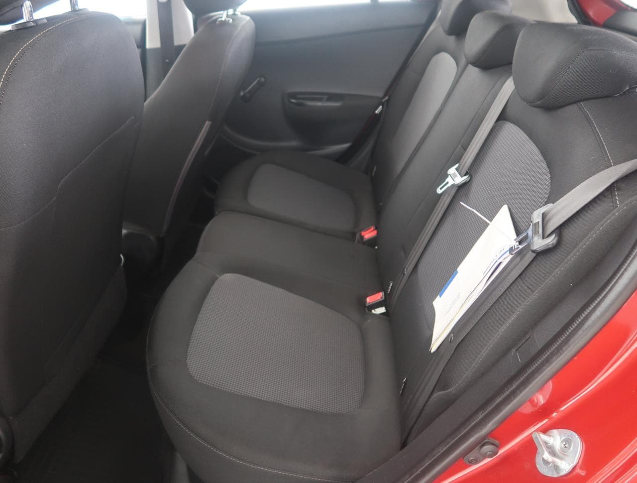 2012 Hyundai i20 - 23
