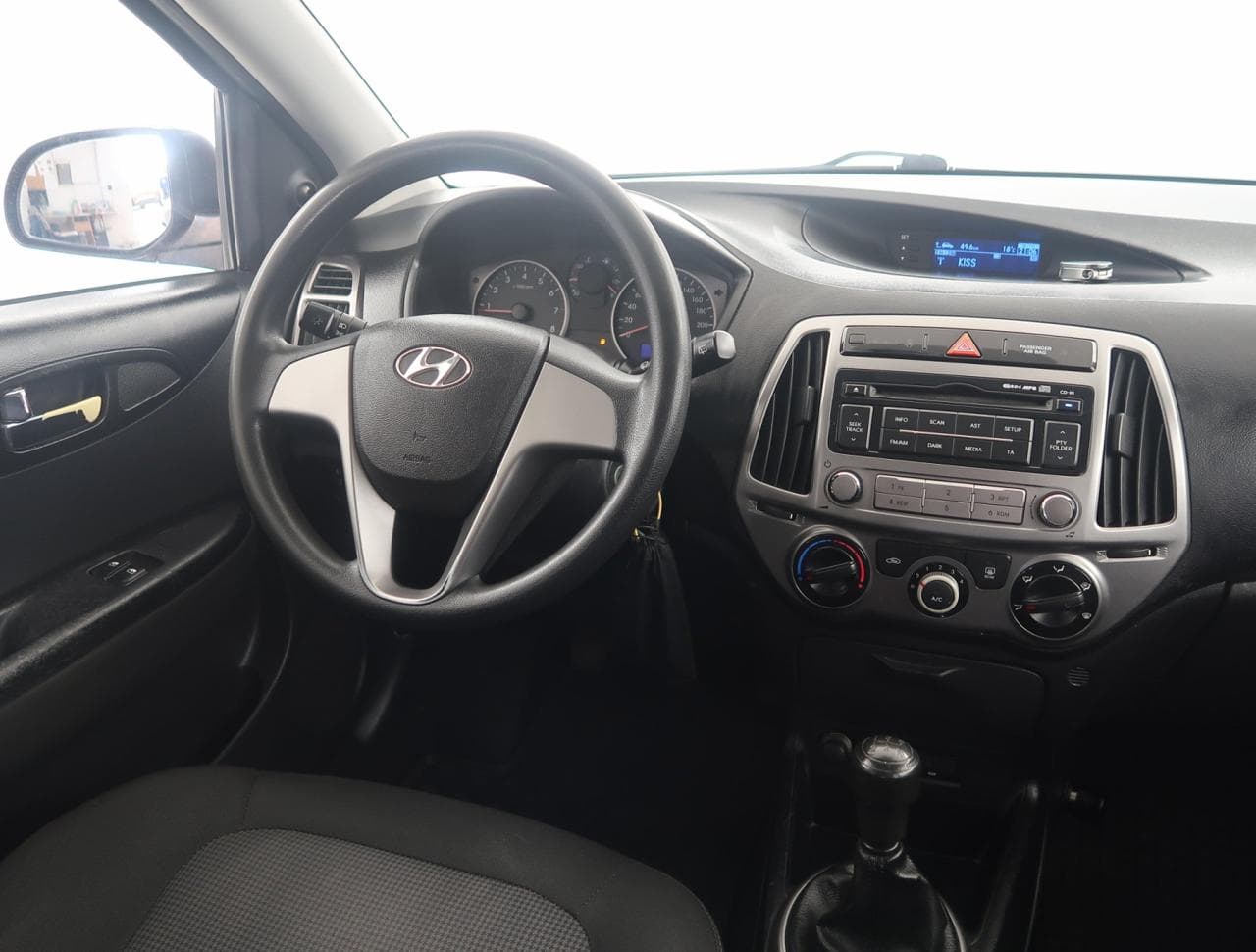2012 Hyundai i20 - 11