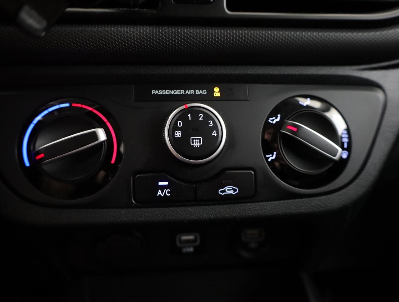 2023 Hyundai i10 - 31