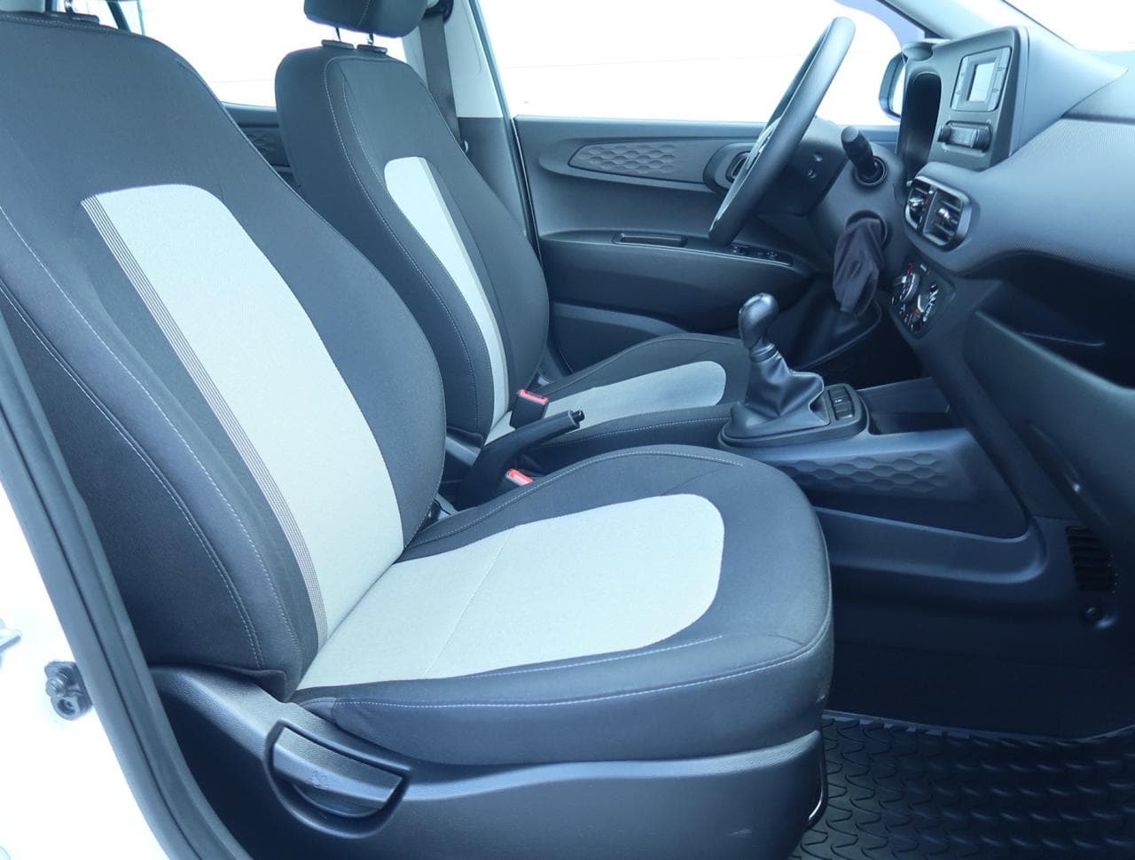 2021 Hyundai i10 - 21