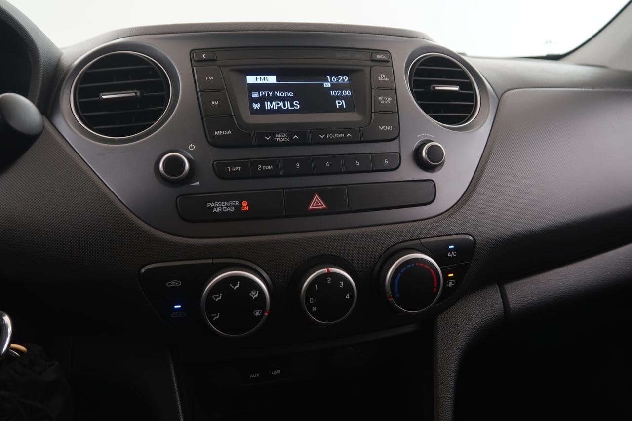2017 Hyundai i10 - 31