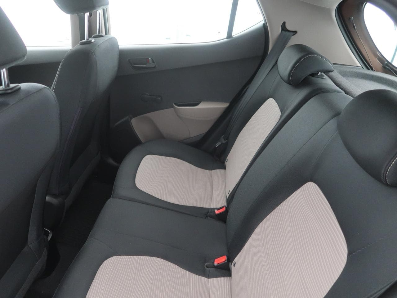 2016 Hyundai i10 - 27