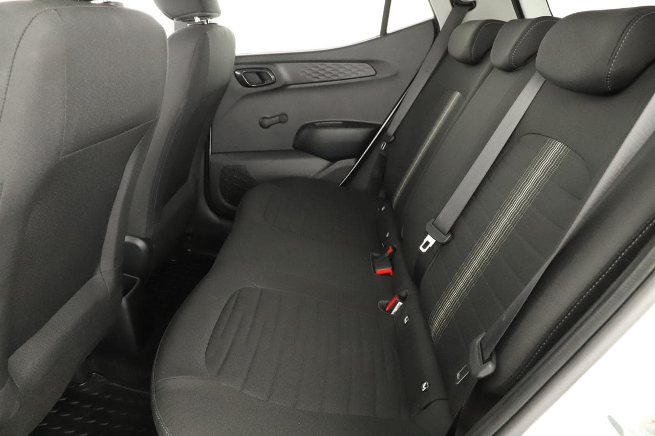 2022 Hyundai i10 - 12
