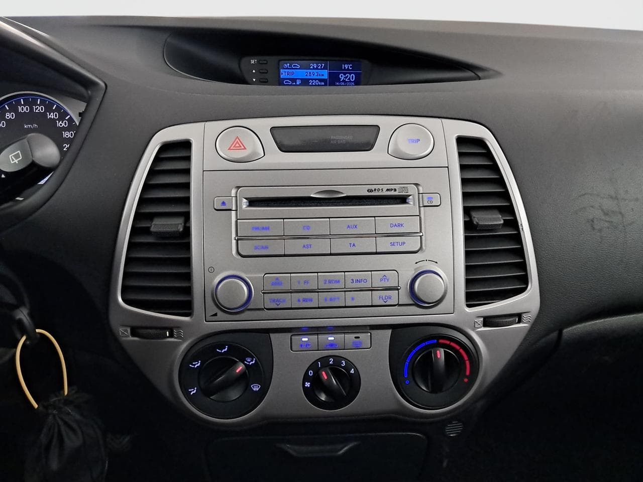 2011 Hyundai i20 - 28