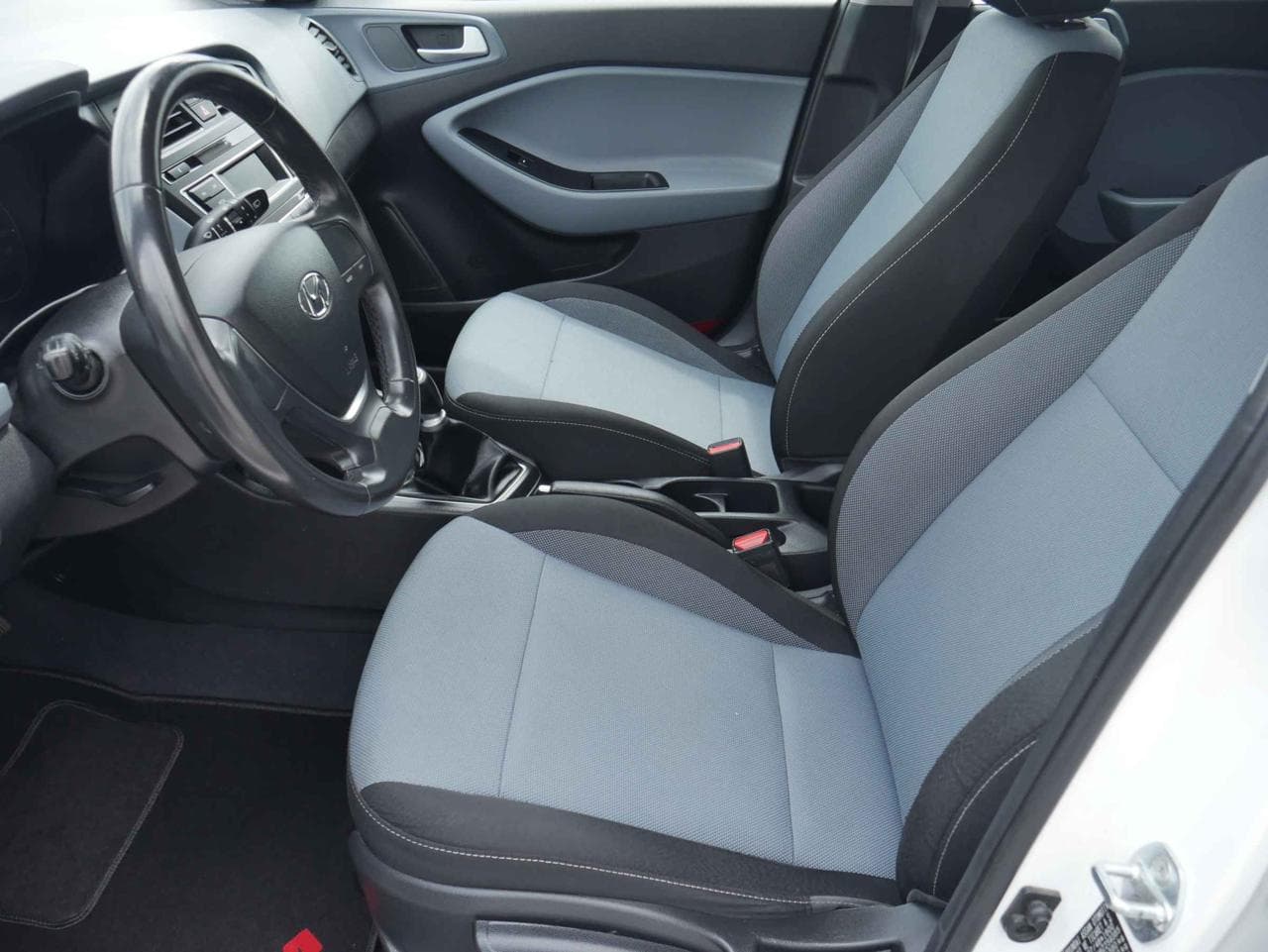 2017 Hyundai i20 - 9
