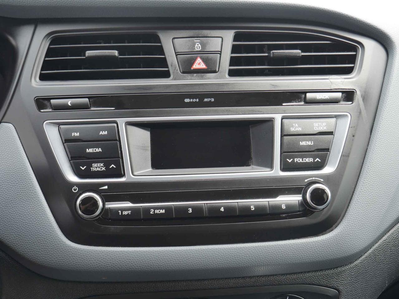 2017 Hyundai i20 - 11