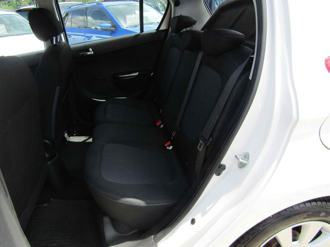 2013 Hyundai i20 - 10