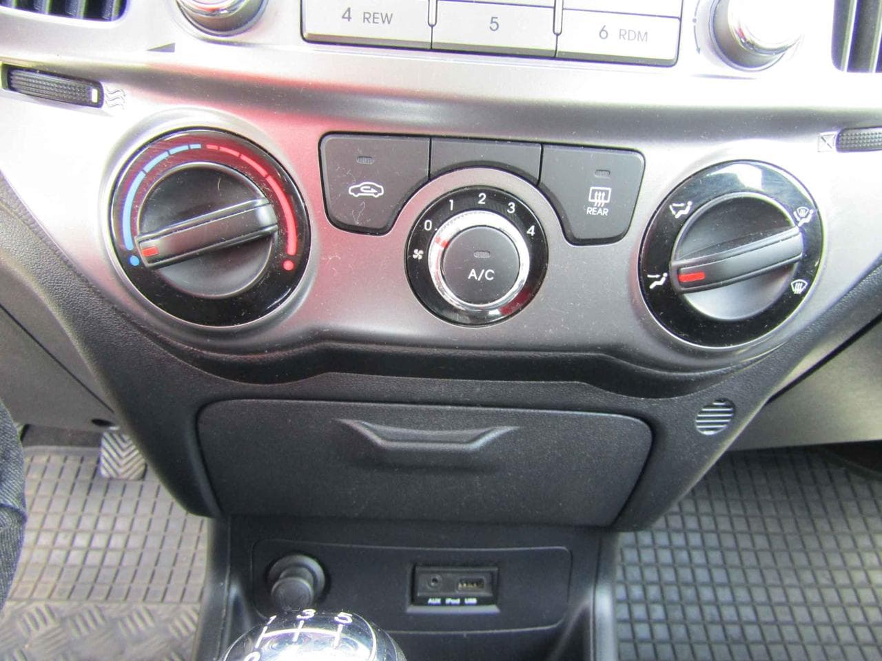 2013 Hyundai i20 - 12