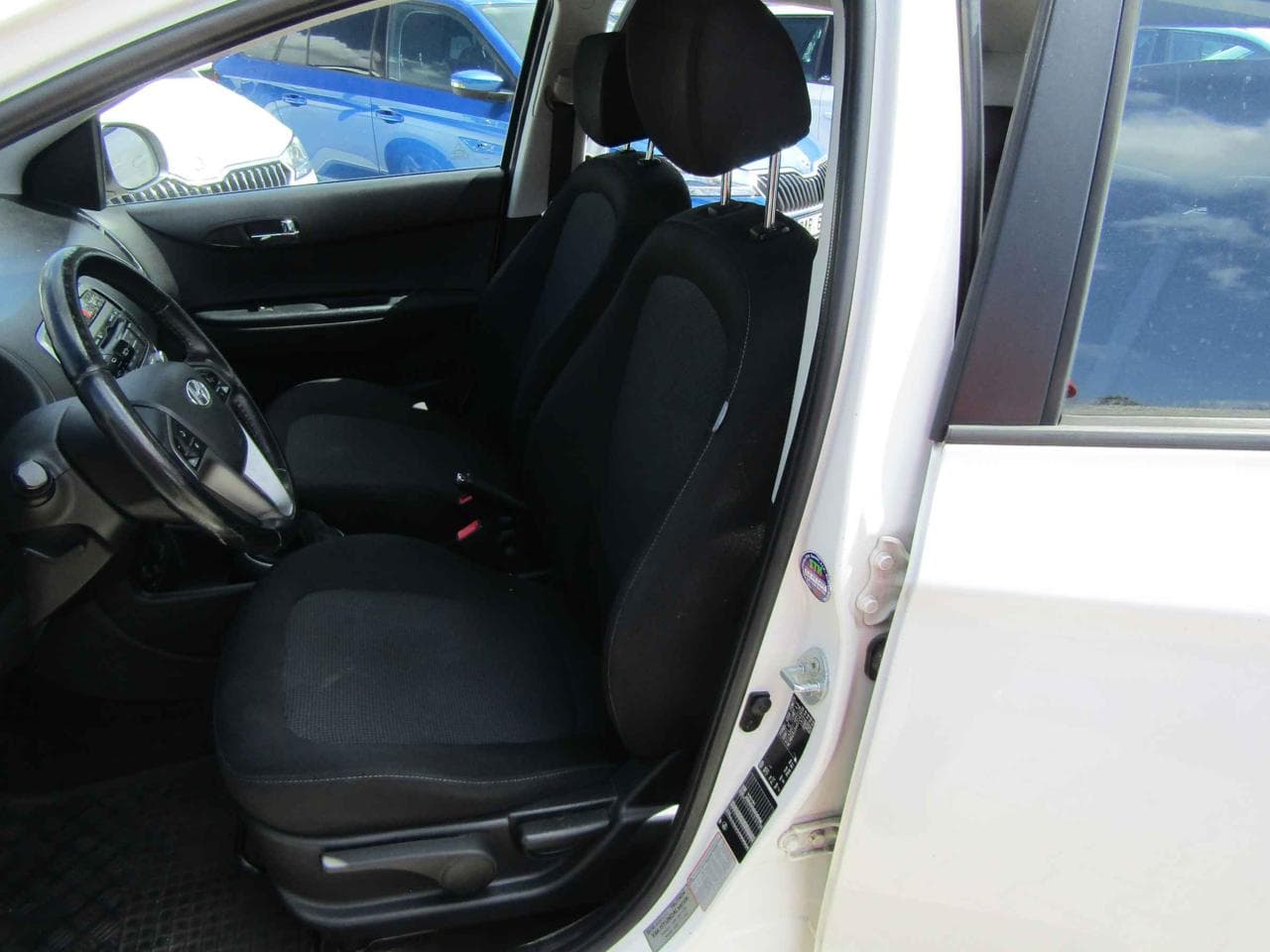 2013 Hyundai i20 - 9
