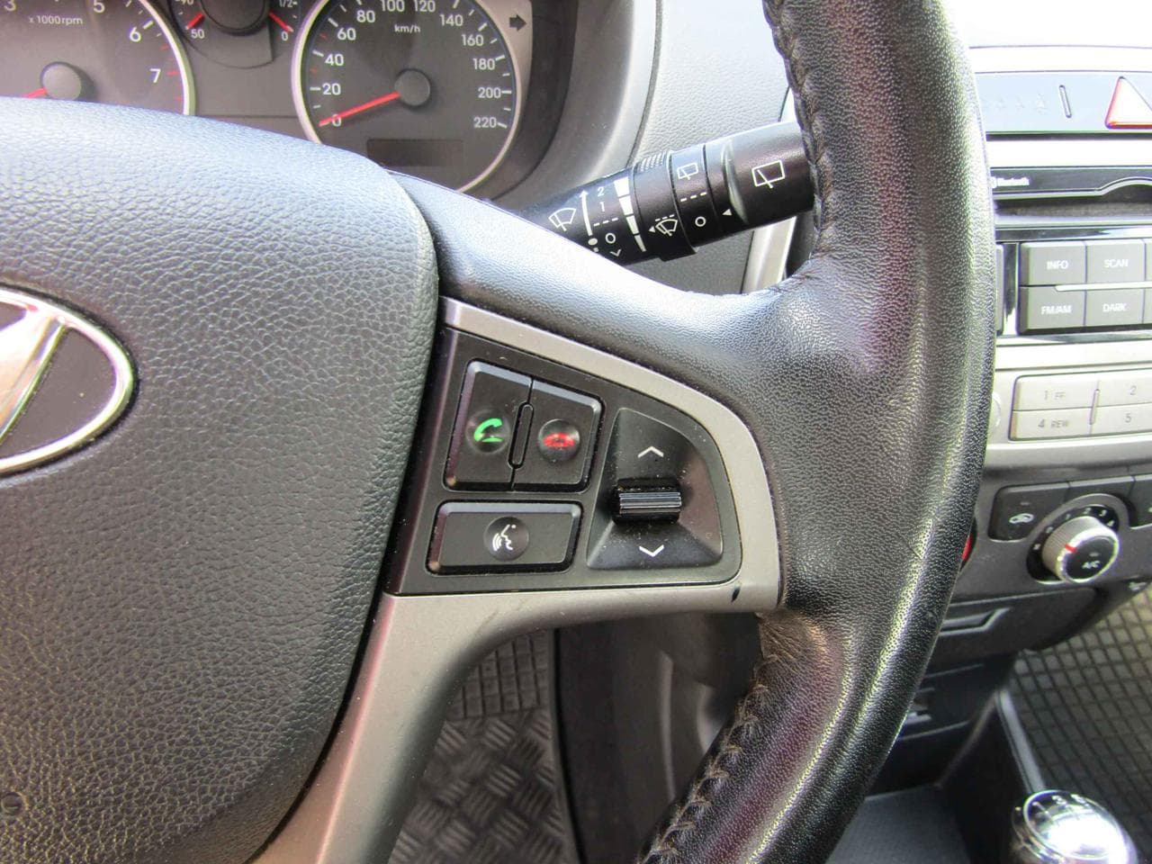 2013 Hyundai i20 - 18