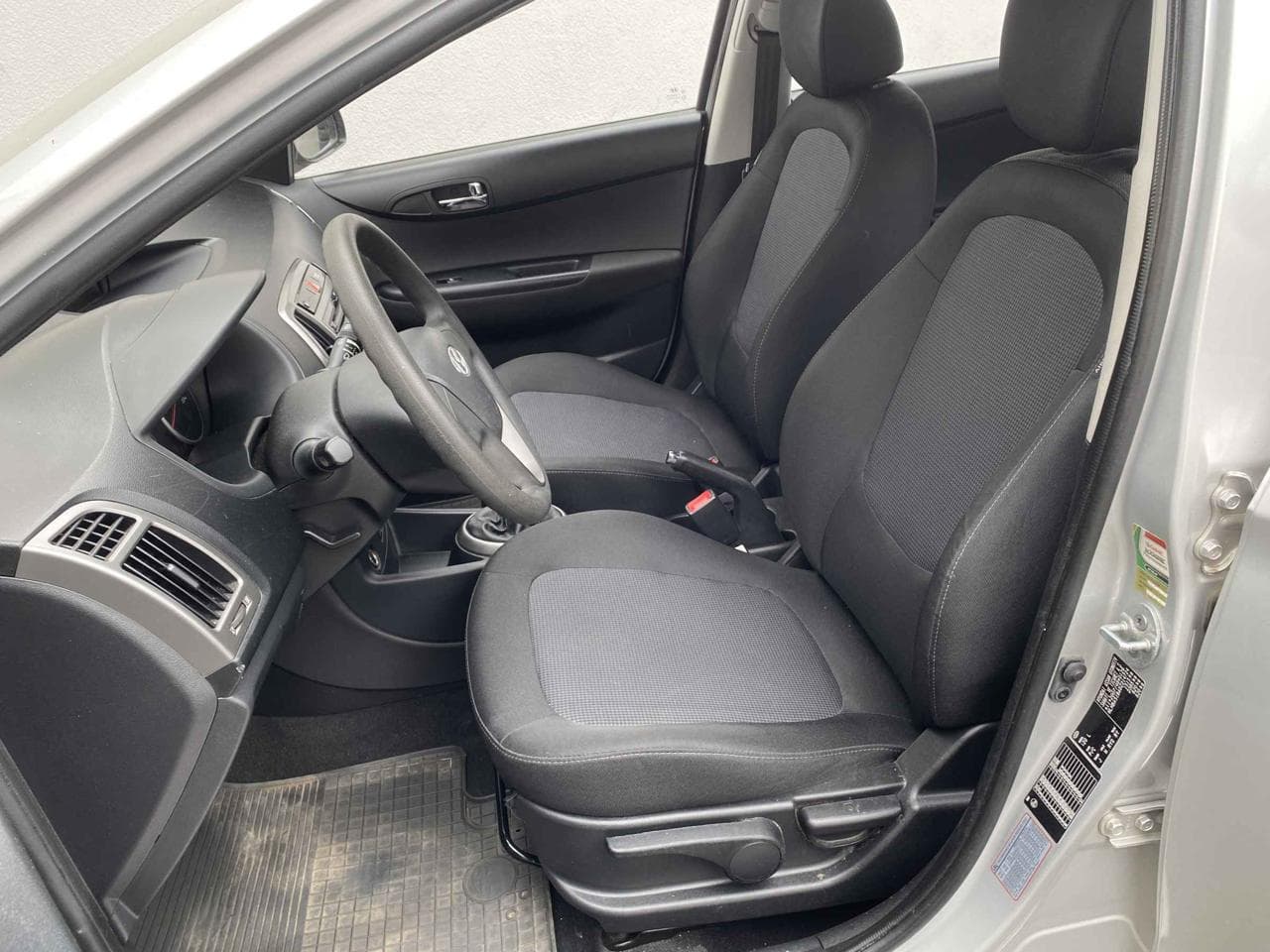 2013 Hyundai i20 - 9