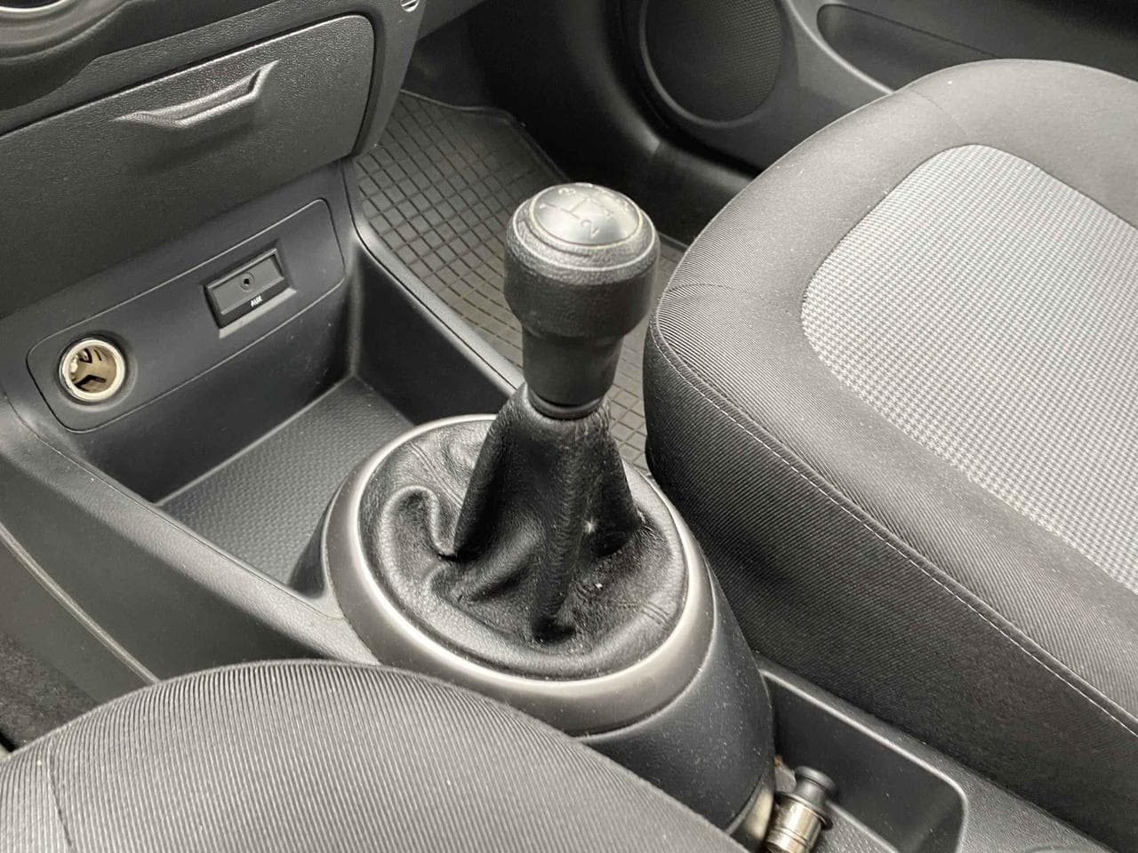 2013 Hyundai i20 - 14