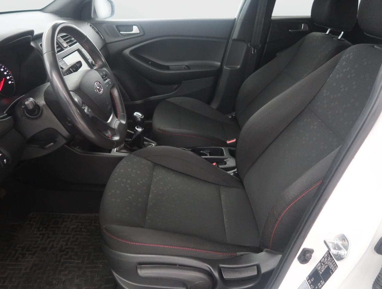 2019 Hyundai i20 - 26