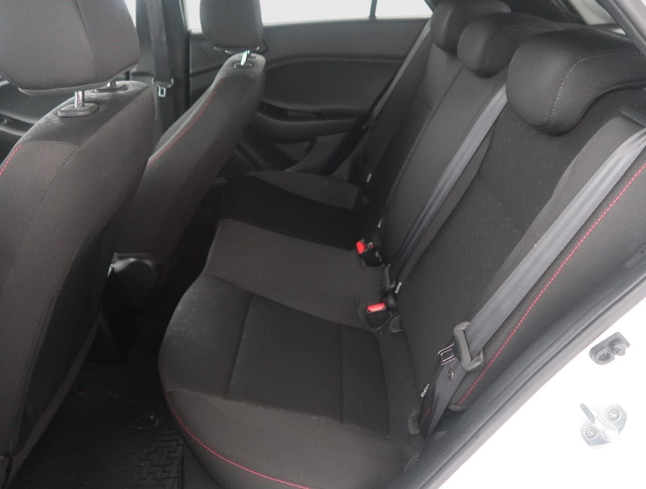 2019 Hyundai i20 - 24