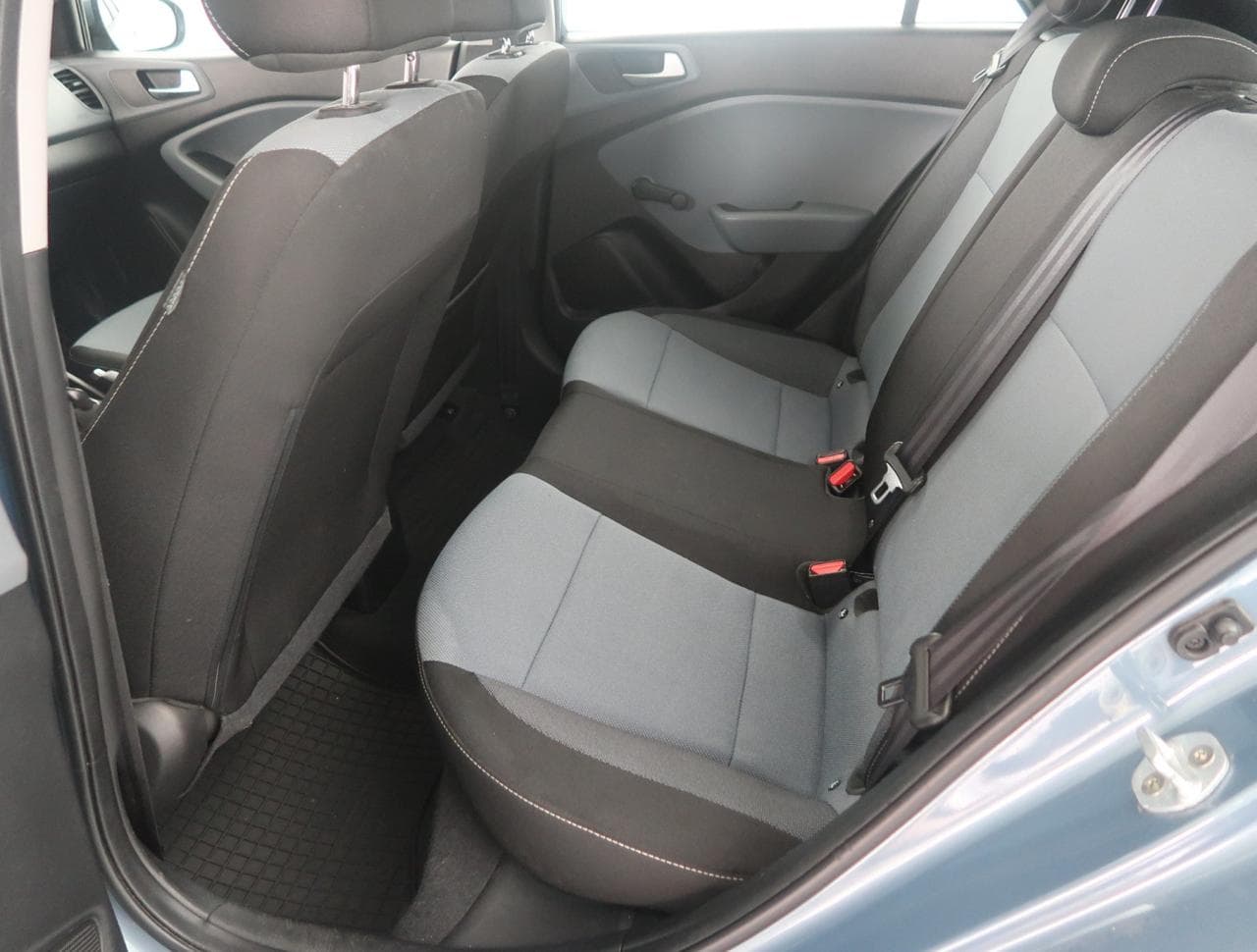 2016 Hyundai i20 - 18