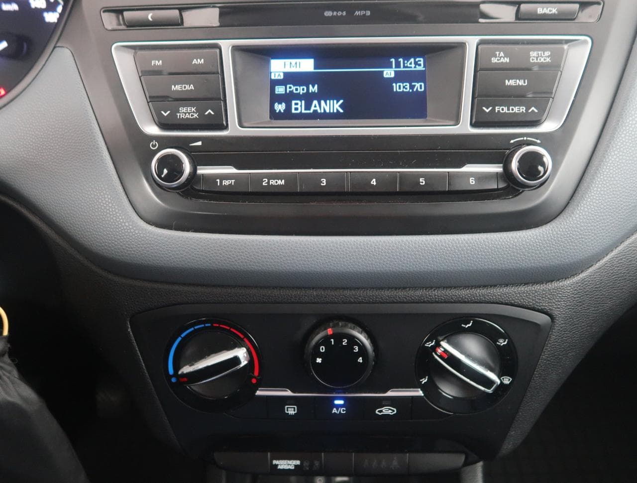 2016 Hyundai i20 - 23