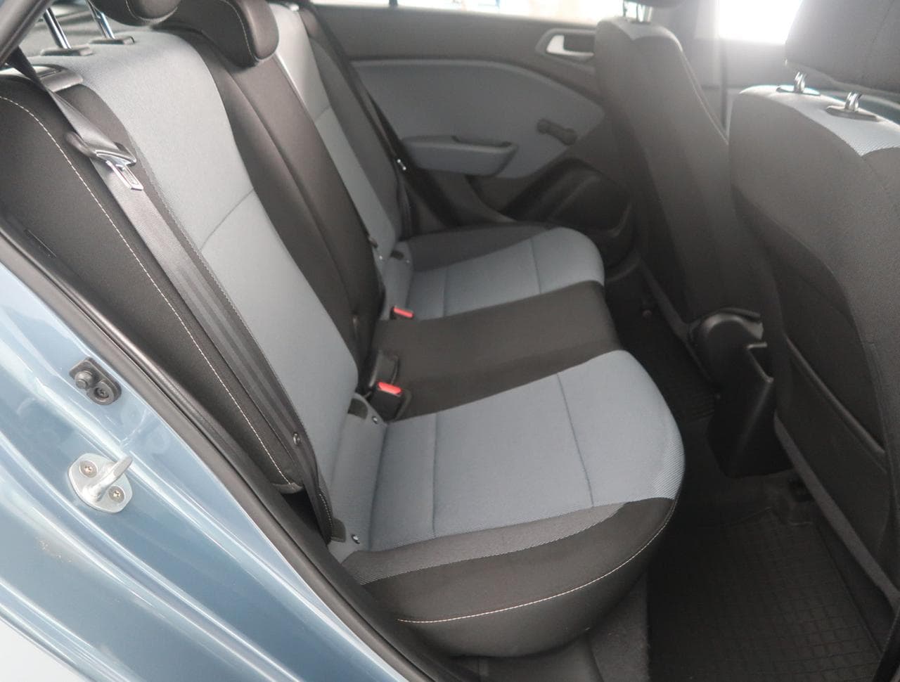 2016 Hyundai i20 - 16