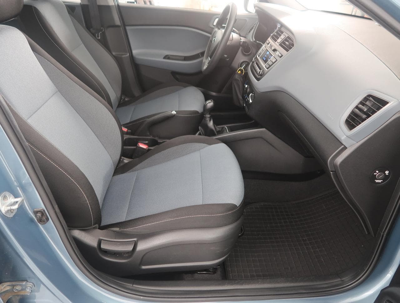 2016 Hyundai i20 - 14