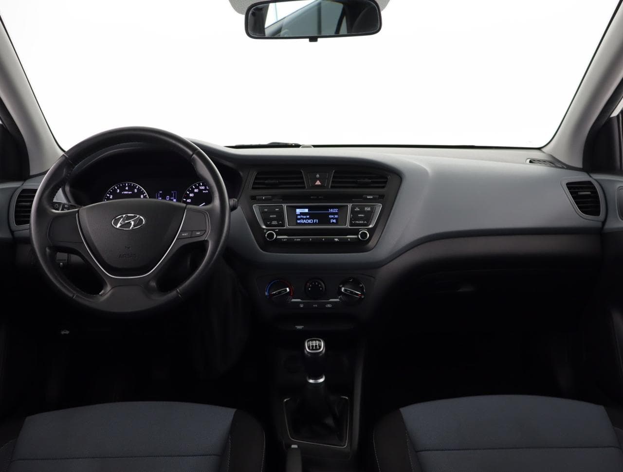 2017 Hyundai i20 - 18