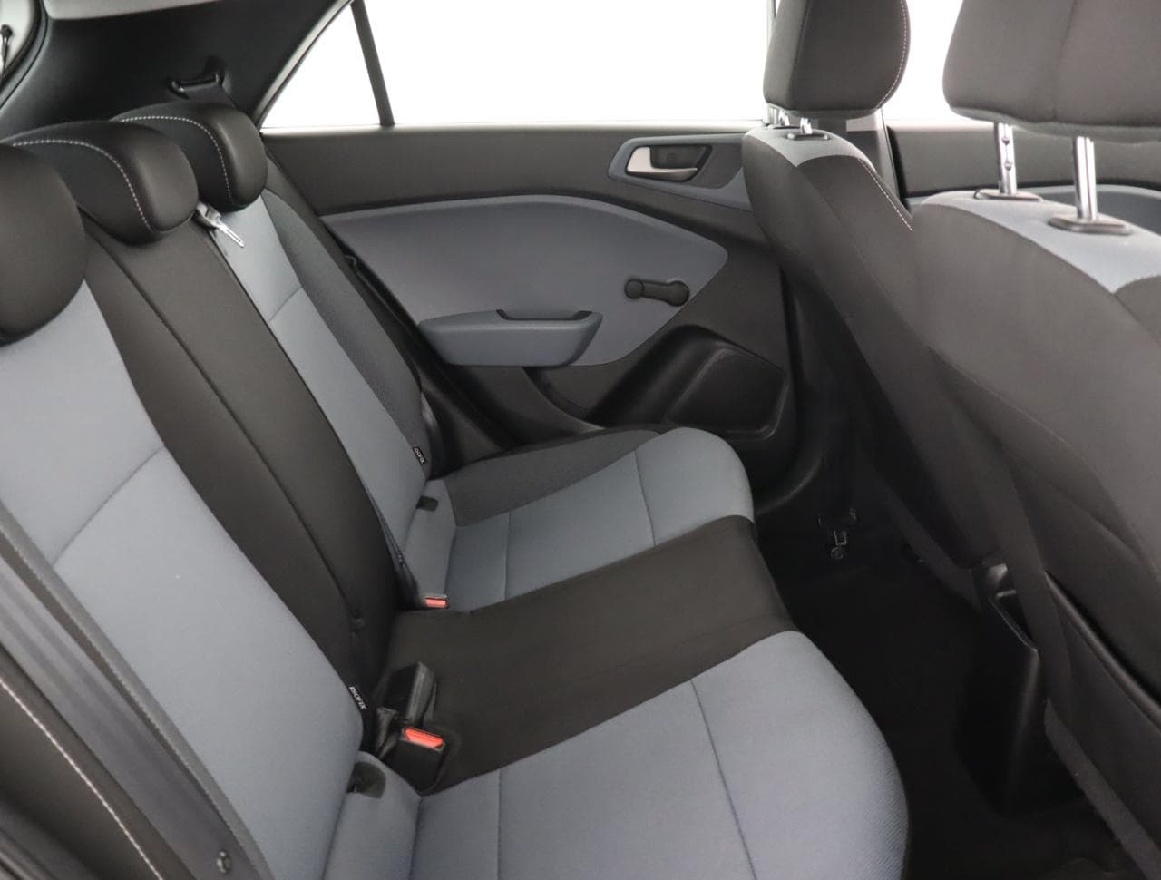2017 Hyundai i20 - 24