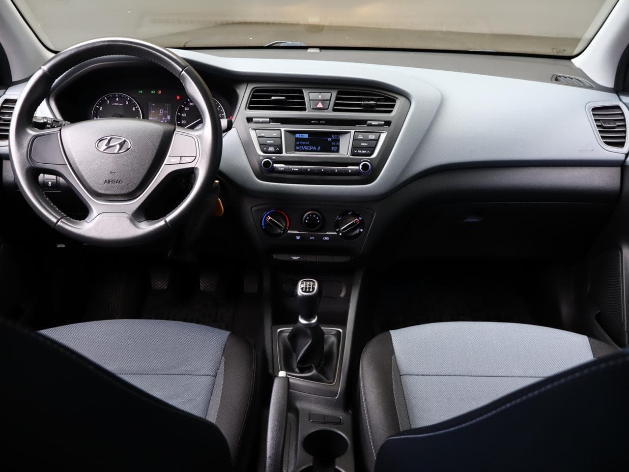 2017 Hyundai i20 - 16