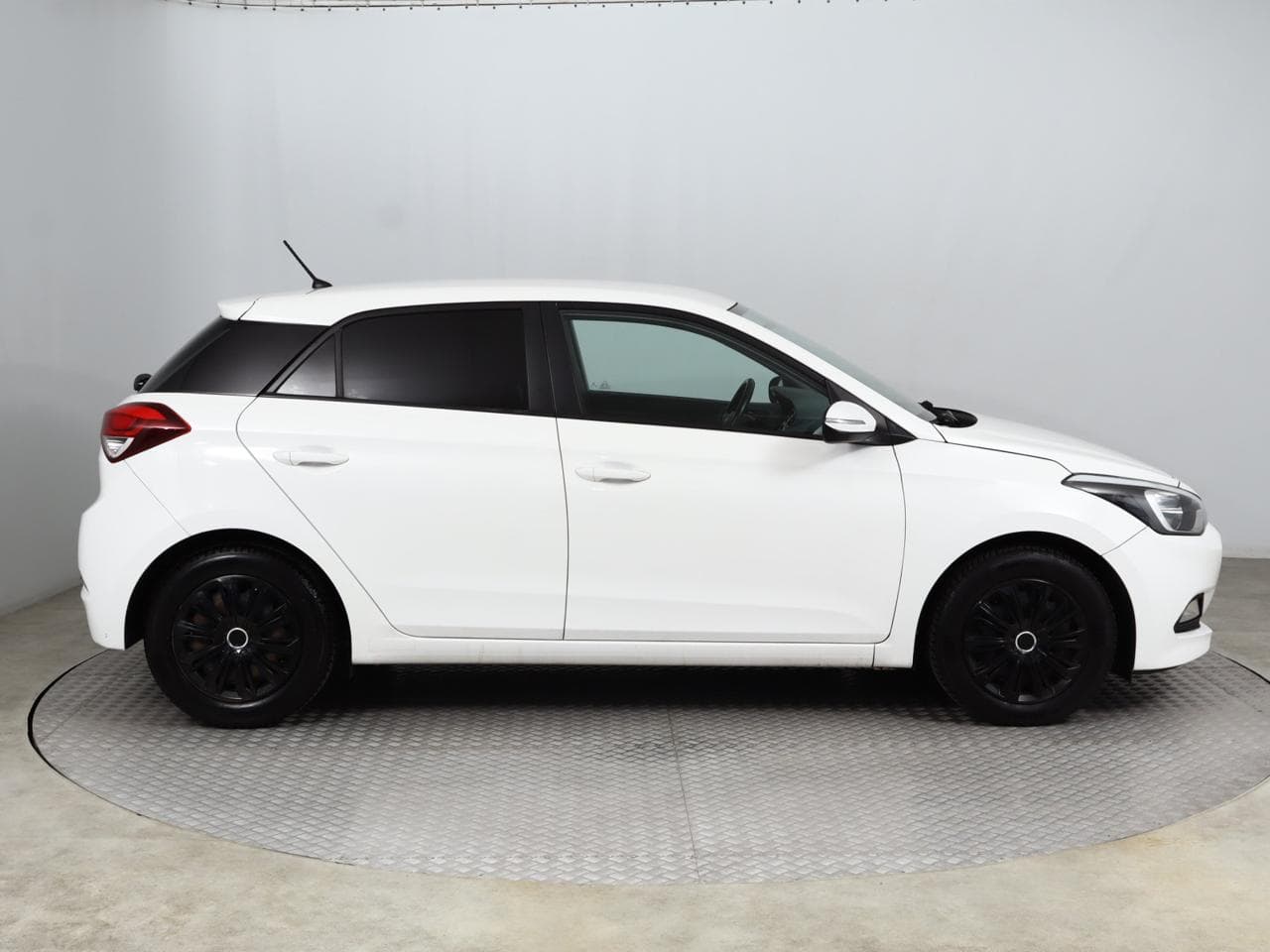 2017 Hyundai i20 - 14