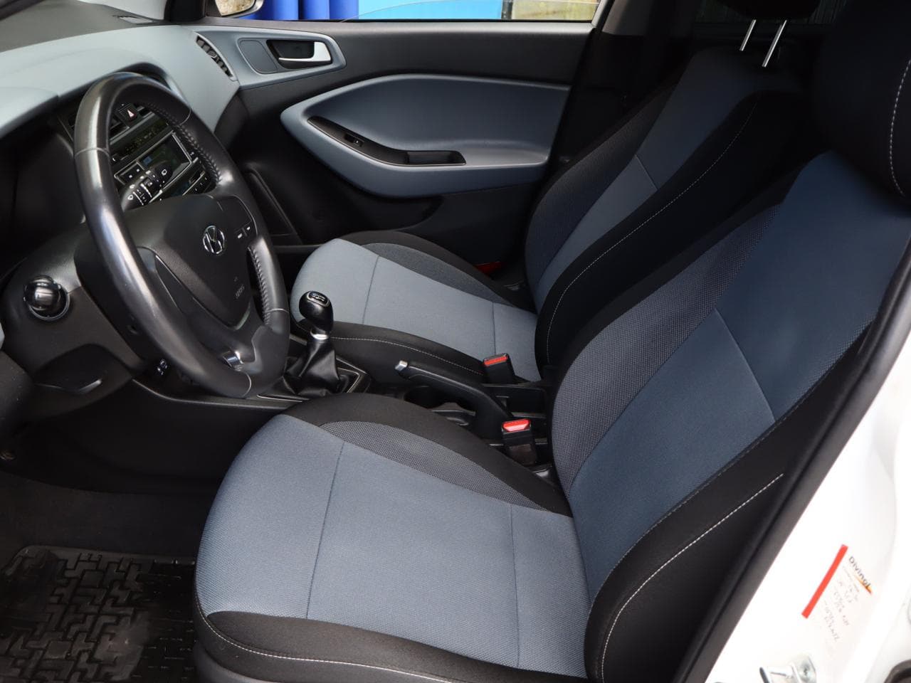 2017 Hyundai i20 - 25