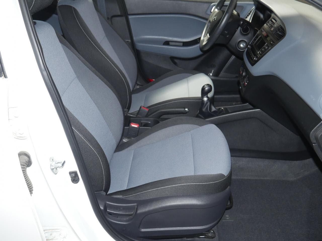 2018 Hyundai i20 - 23