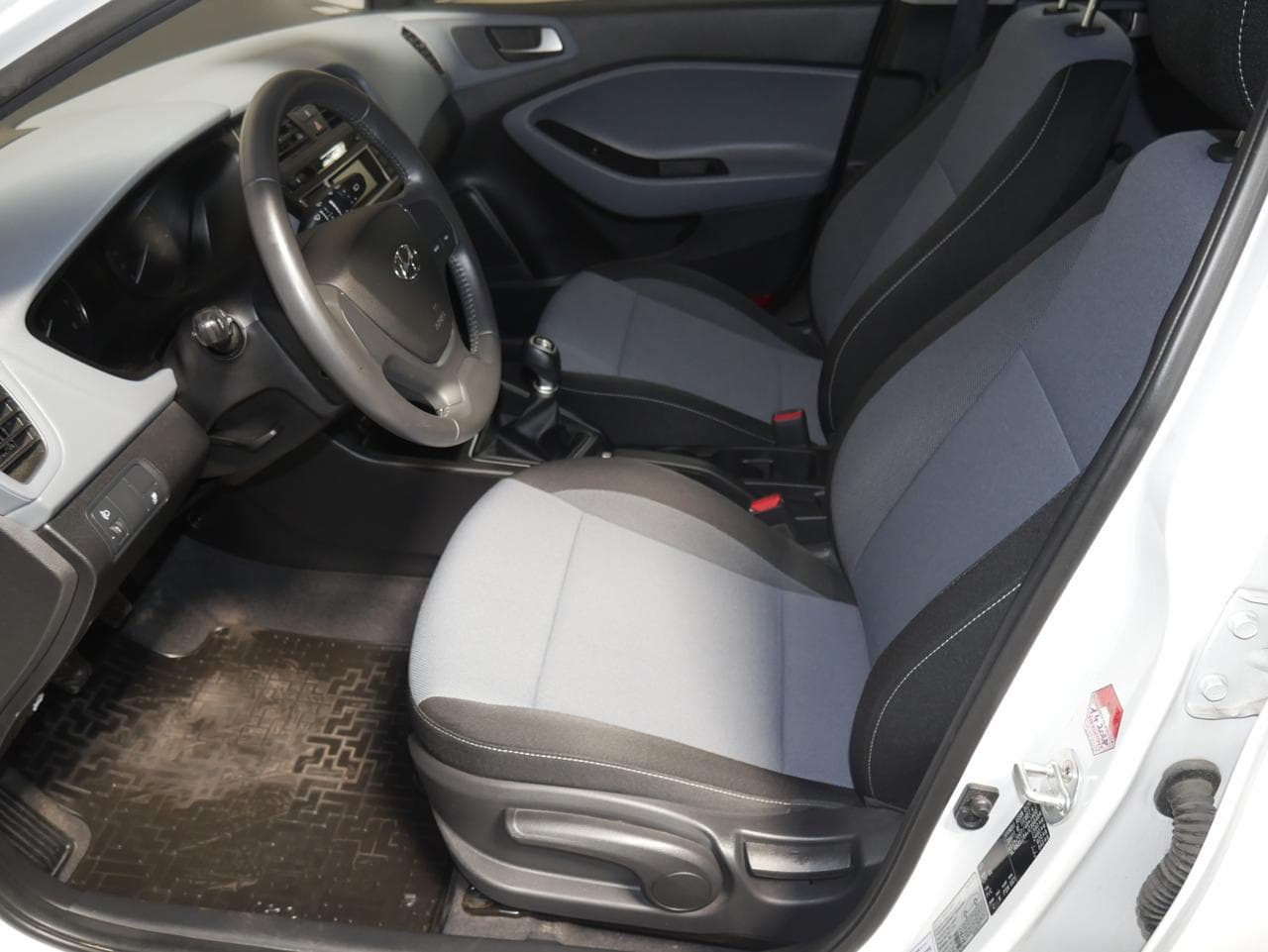 2018 Hyundai i20 - 17