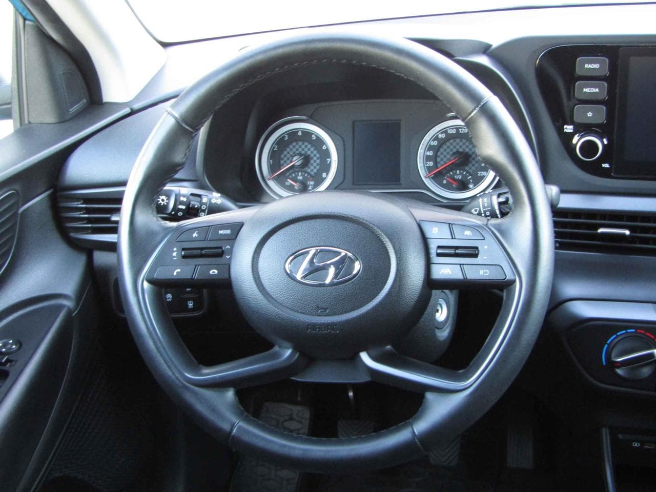 2023 Hyundai i20 - 23