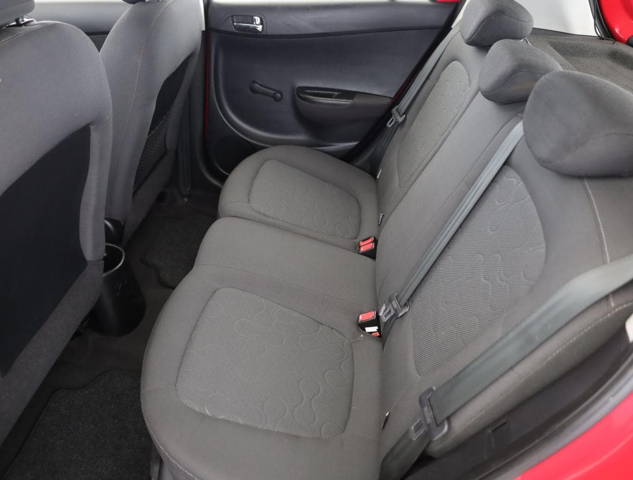 2012 Hyundai i20 - 15