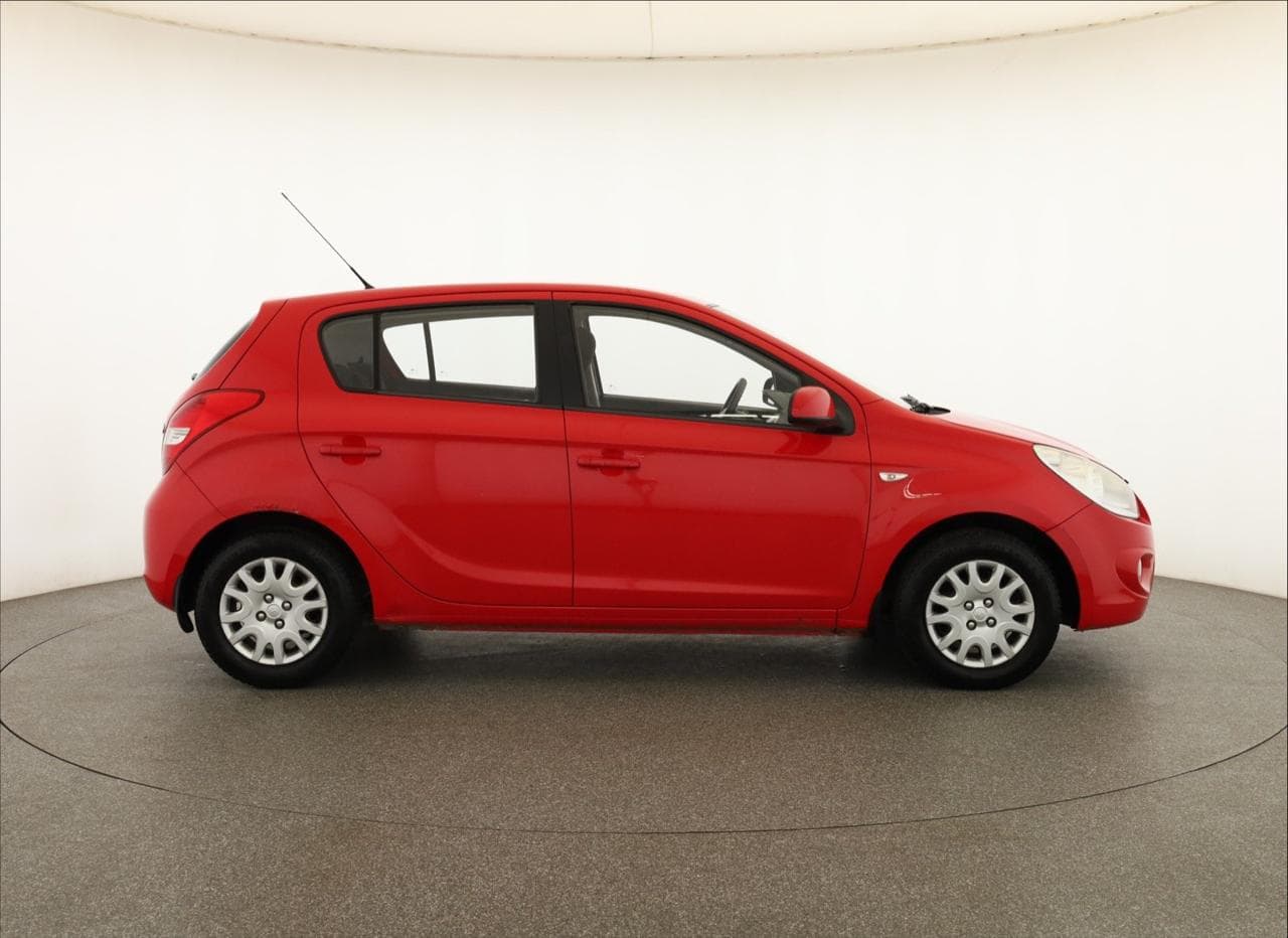 2012 Hyundai i20 - 10
