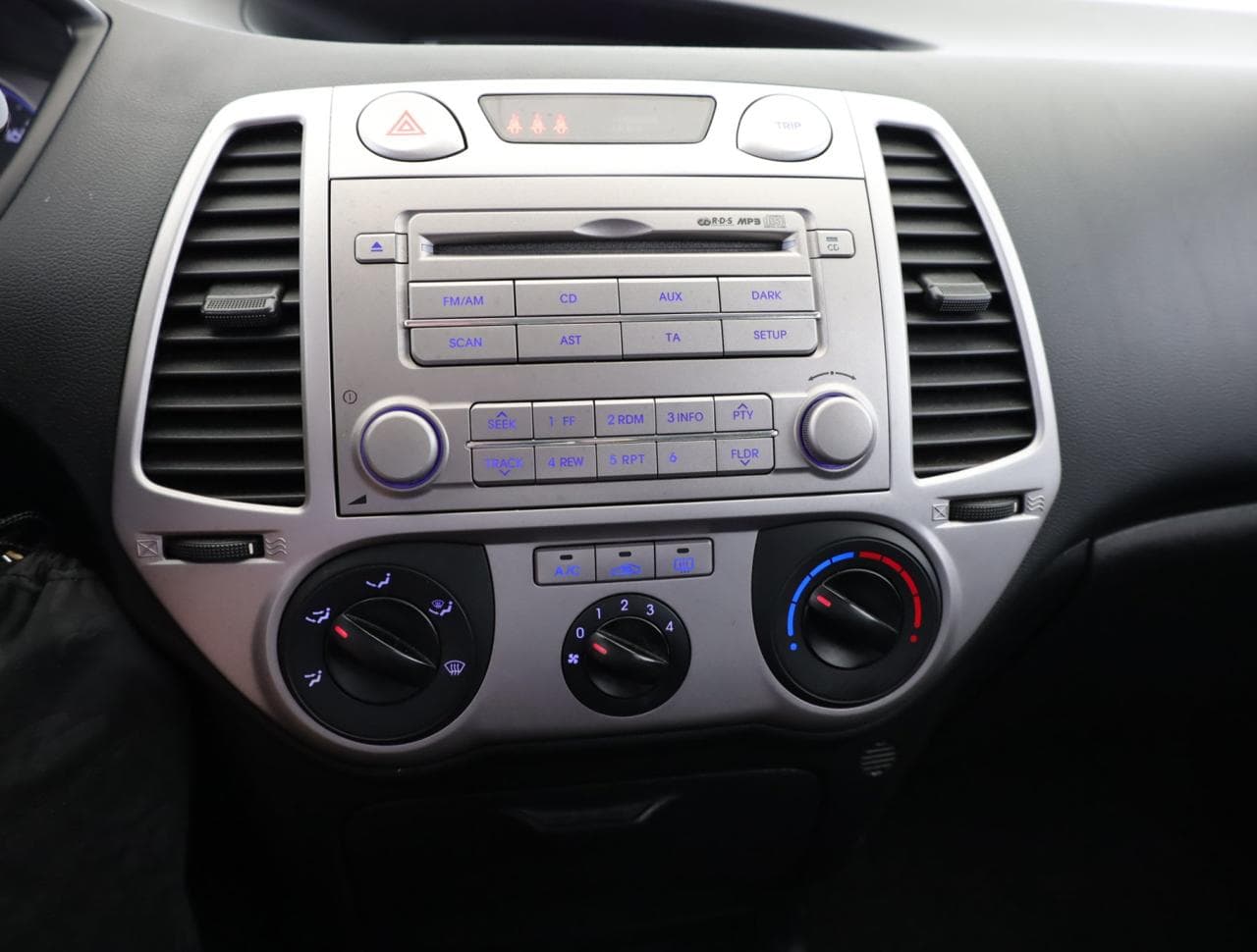 2012 Hyundai i20 - 19