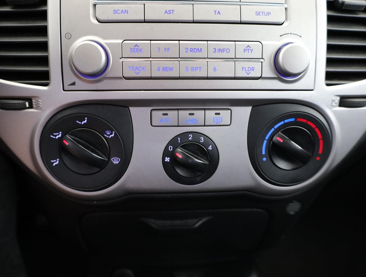 2012 Hyundai i20 - 21
