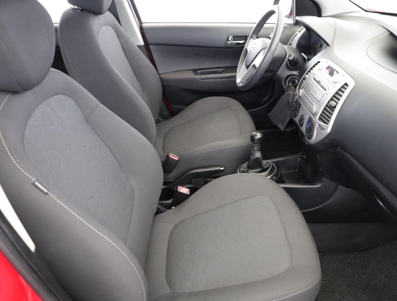 2012 Hyundai i20 - 13