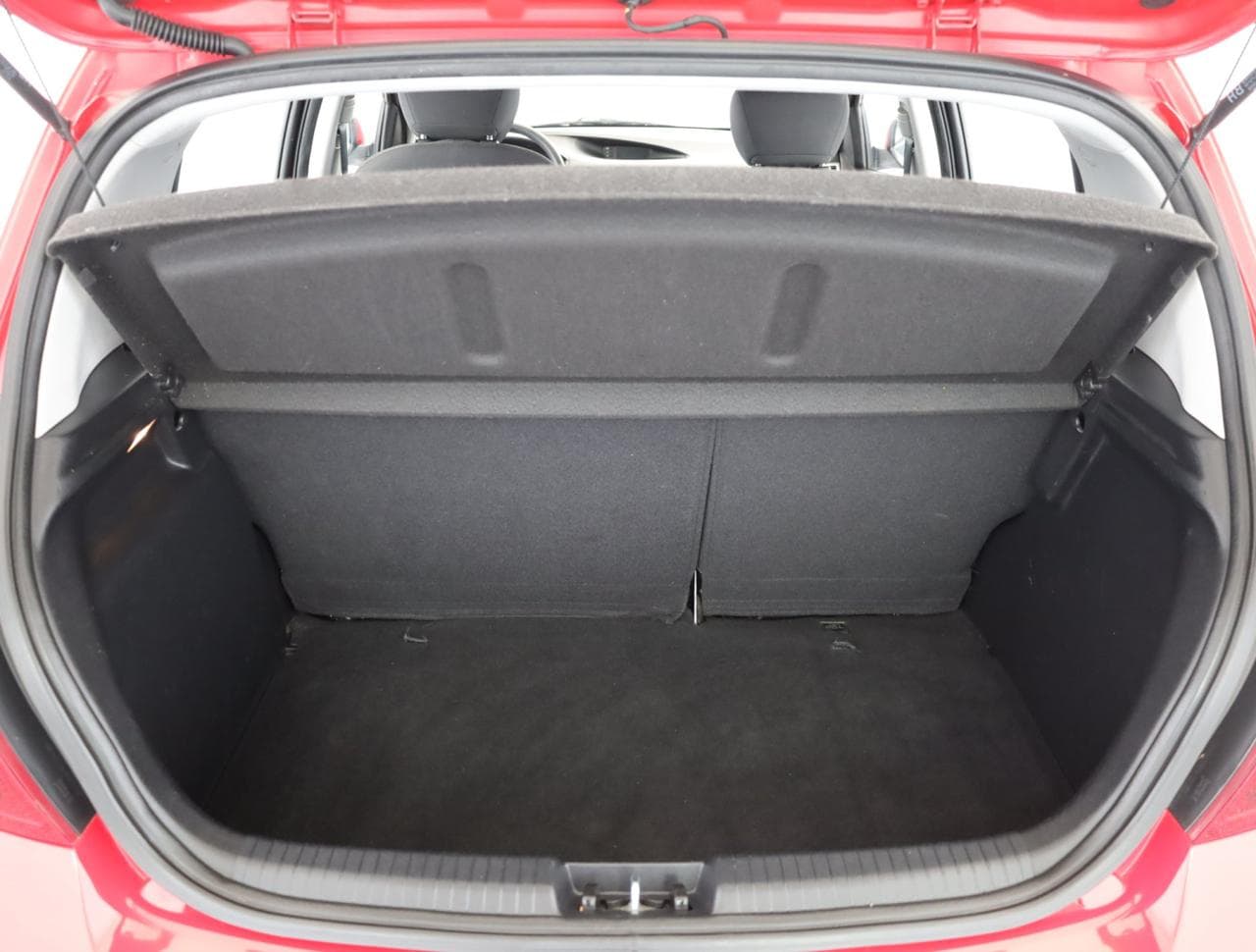 2012 Hyundai i20 - 24