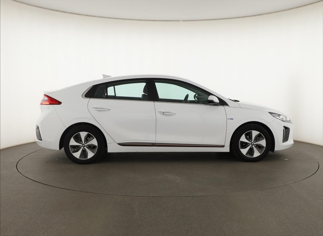 2019 Hyundai IONIQ - 13