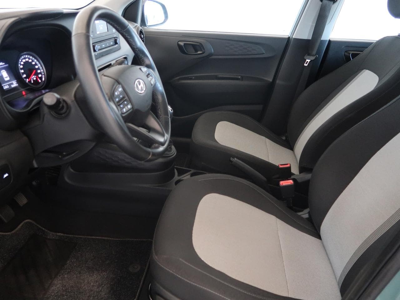 2022 Hyundai i10 - 16