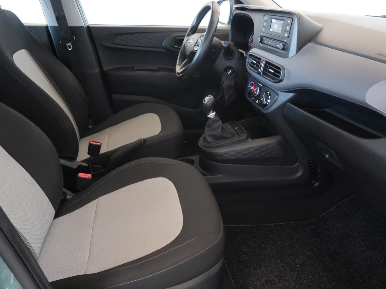 2022 Hyundai i10 - 12