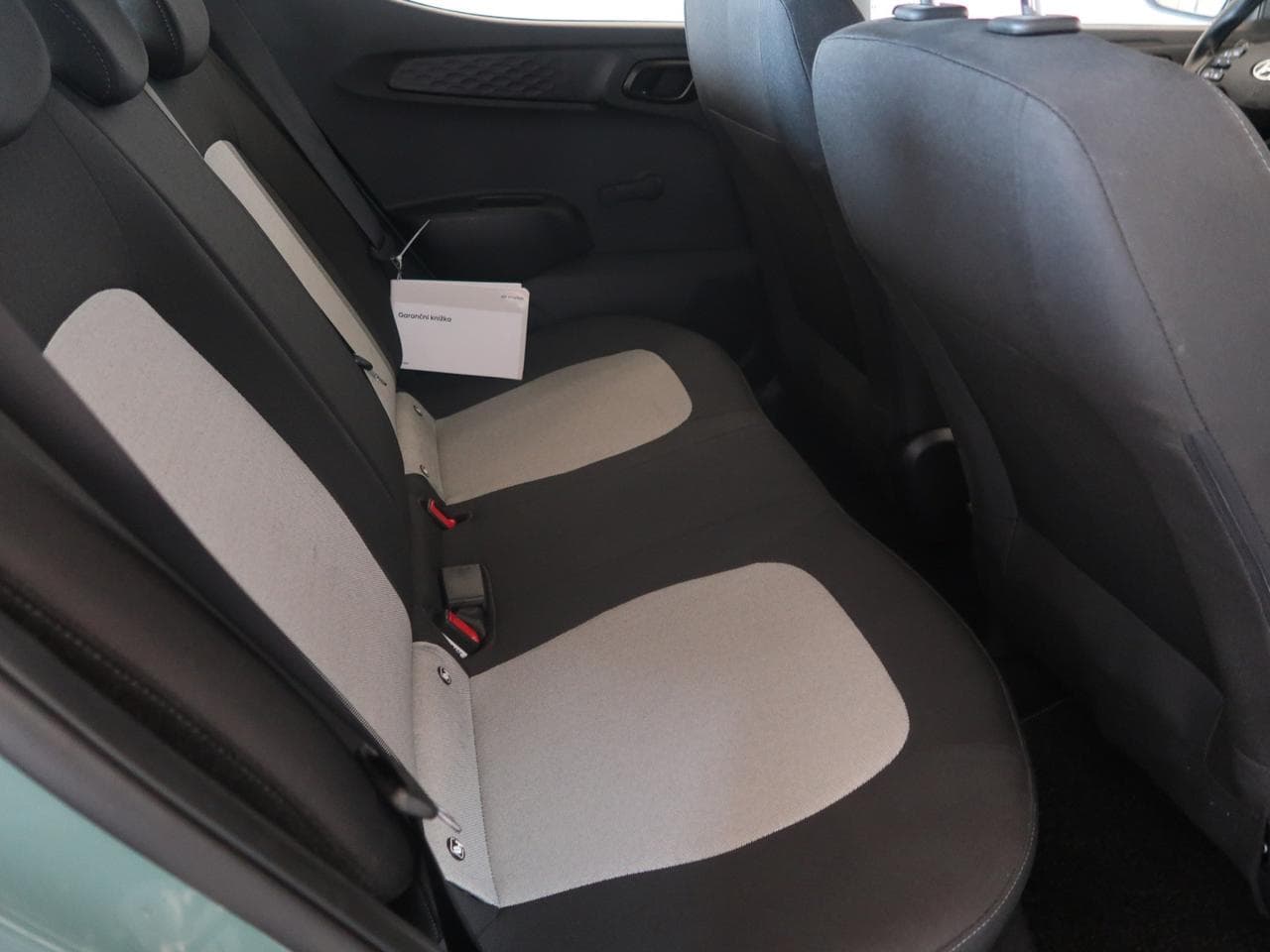2022 Hyundai i10 - 13