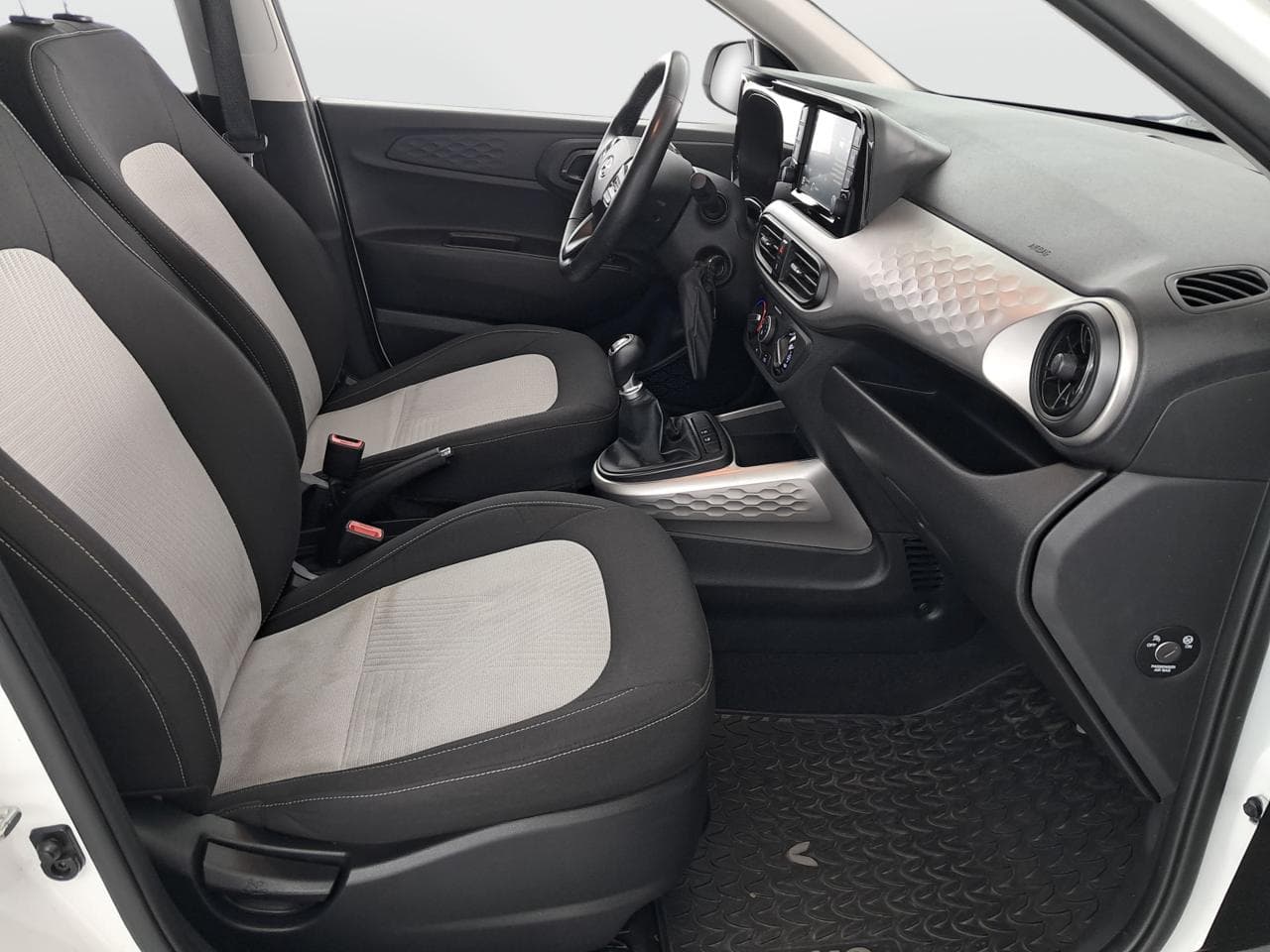 2020 Hyundai i10 - 12