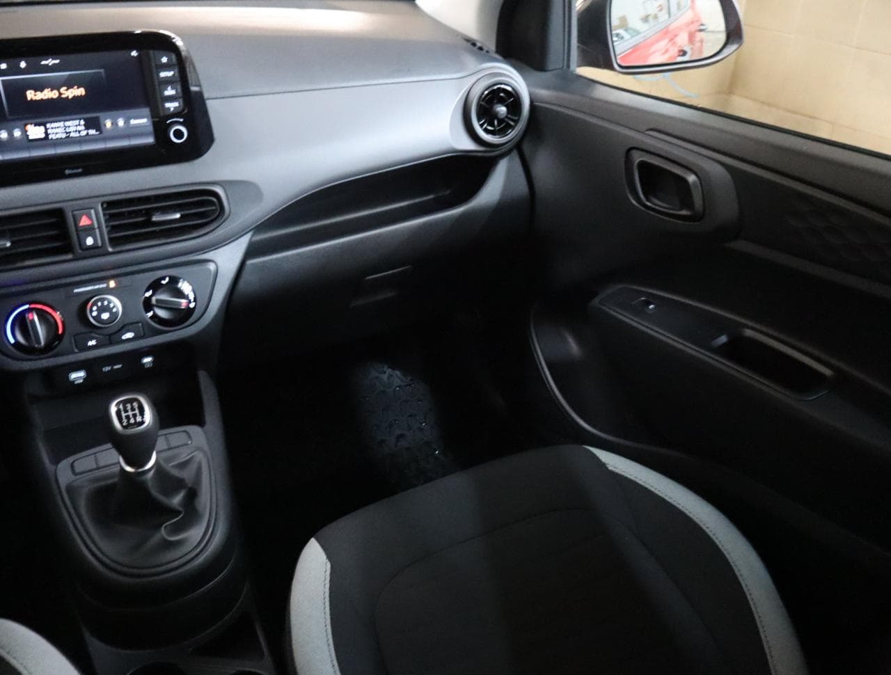 2025 Hyundai i10 - 11