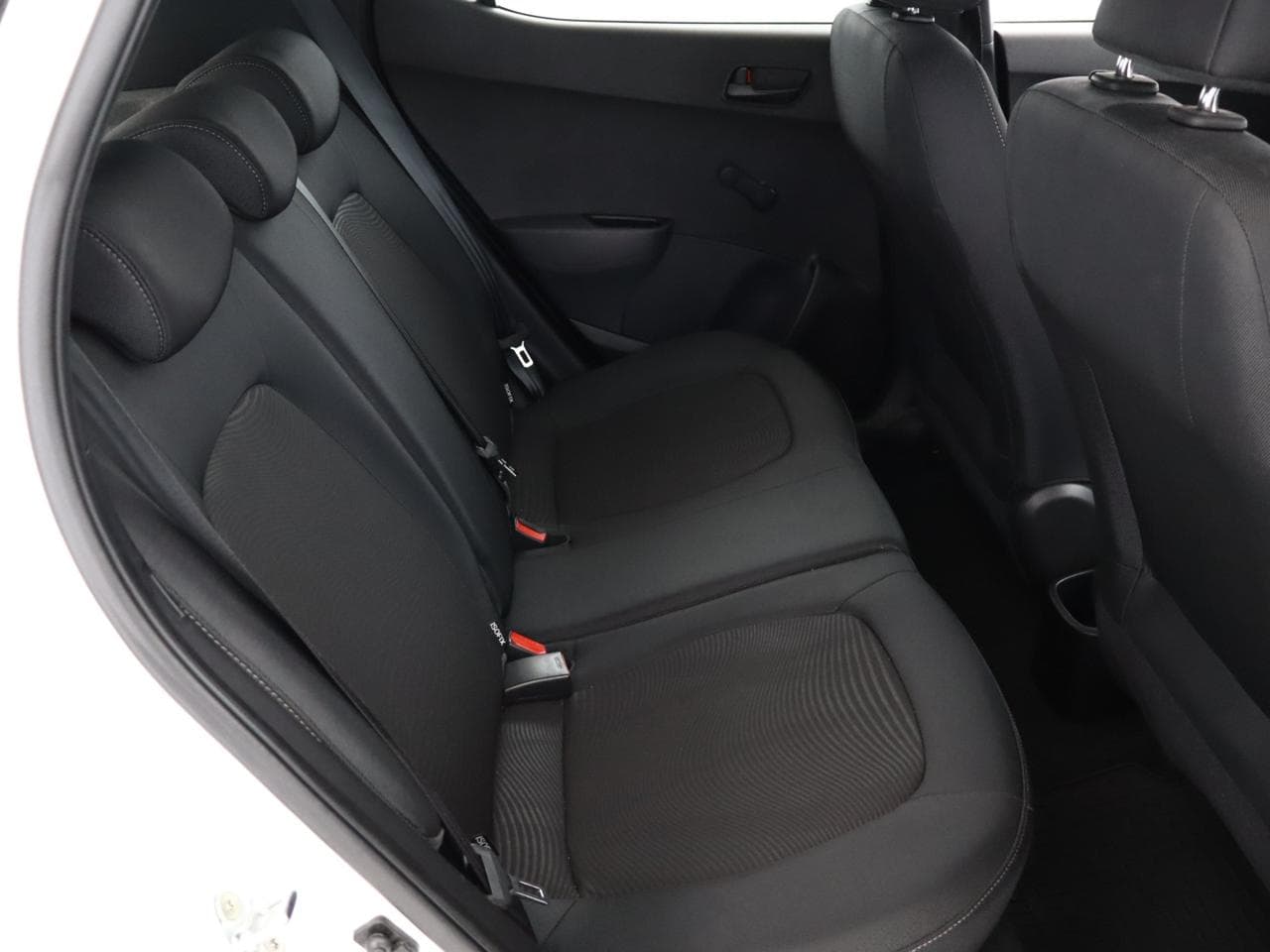 2018 Hyundai i10 - 11