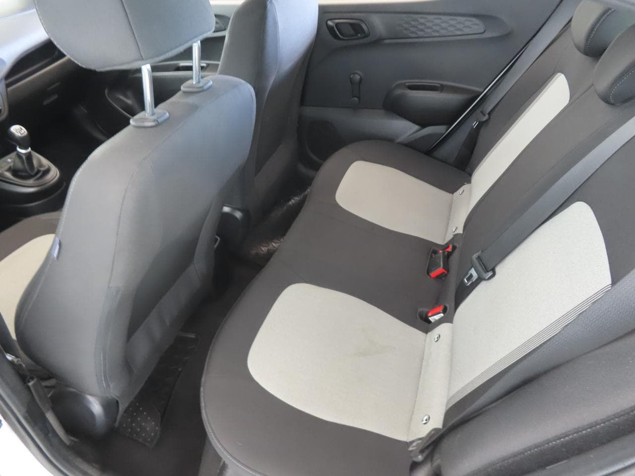 2021 Hyundai i10 - 15