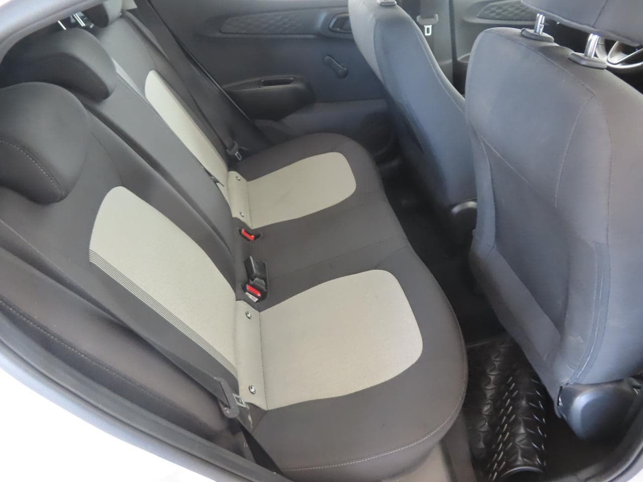 2021 Hyundai i10 - 13