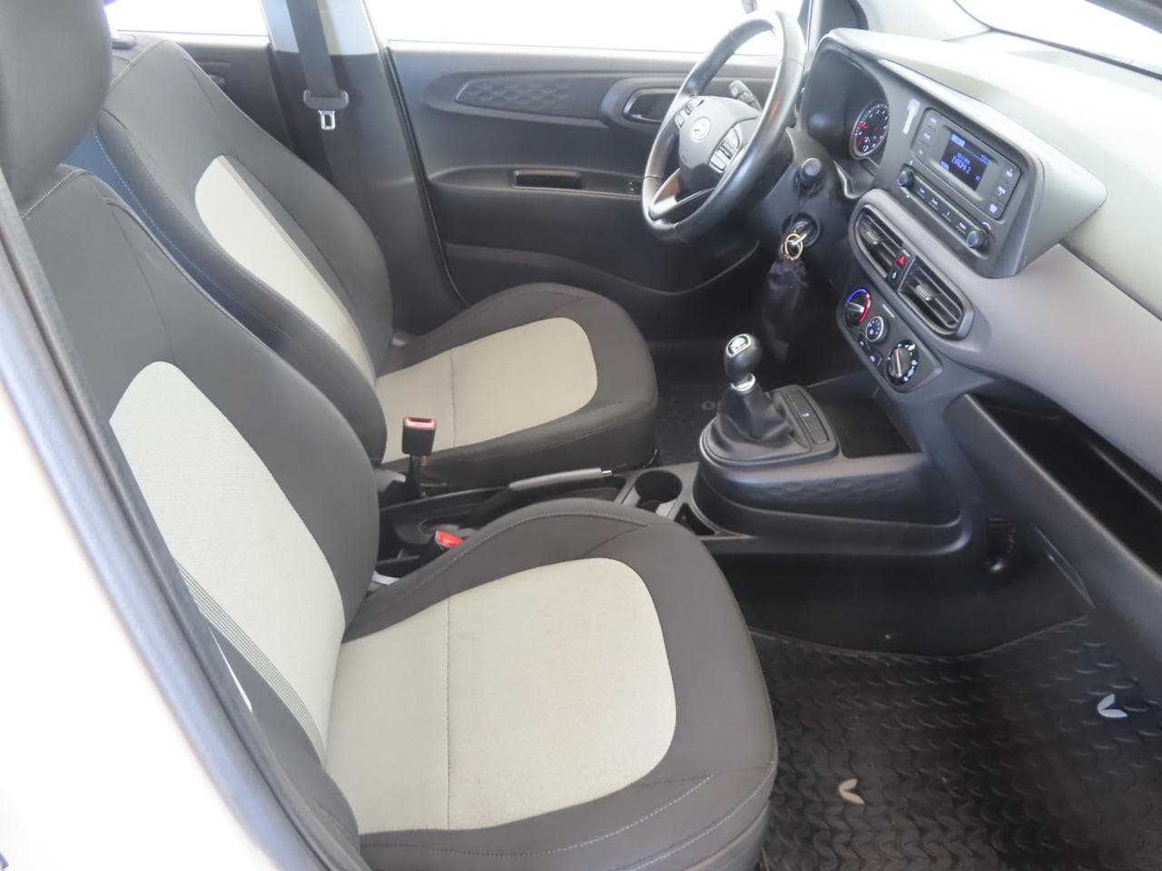 2021 Hyundai i10 - 12