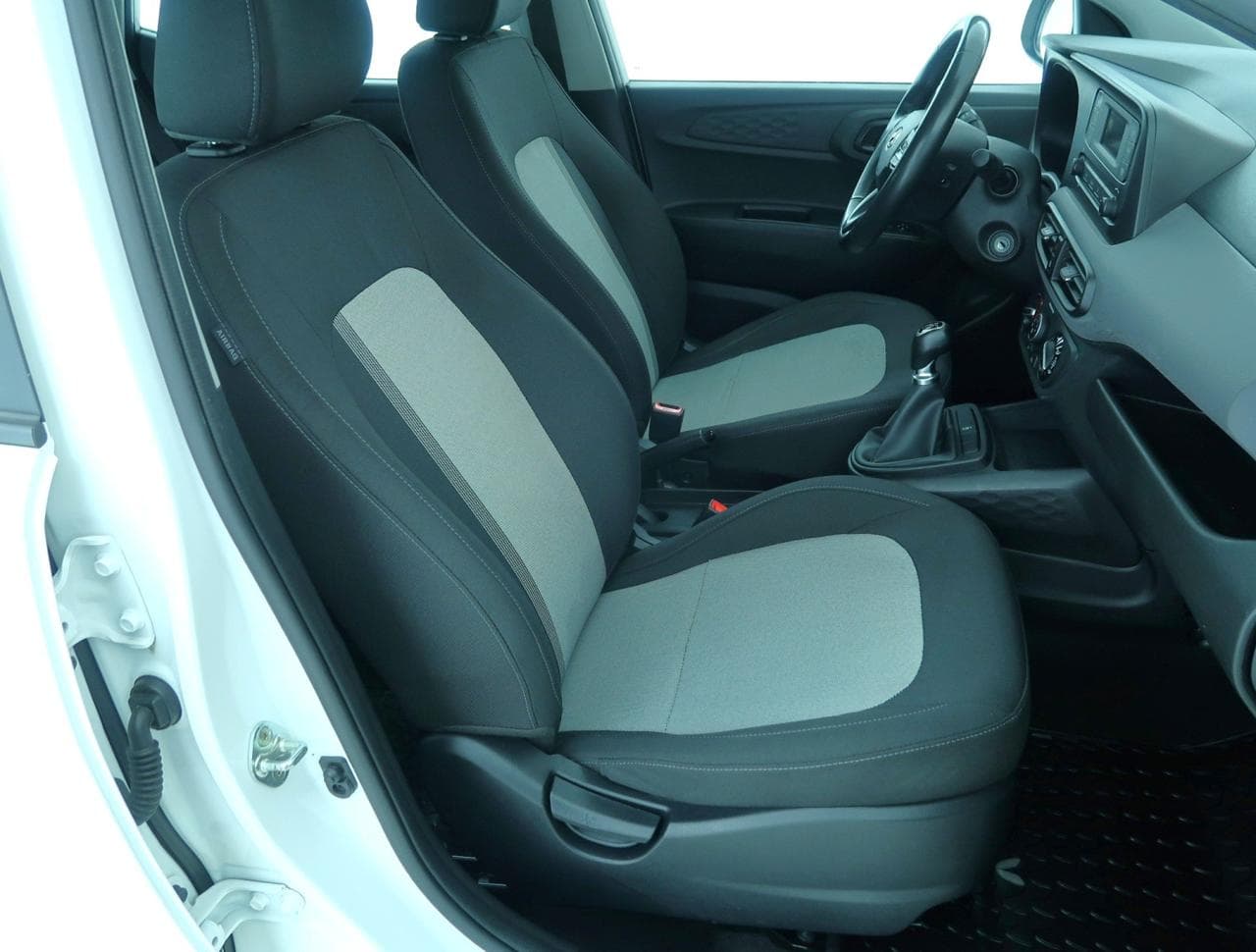 2023 Hyundai i10 - 12