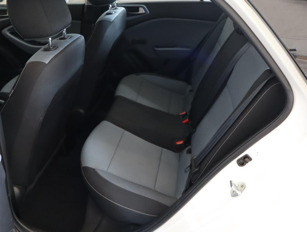 2018 Hyundai i20 - 28